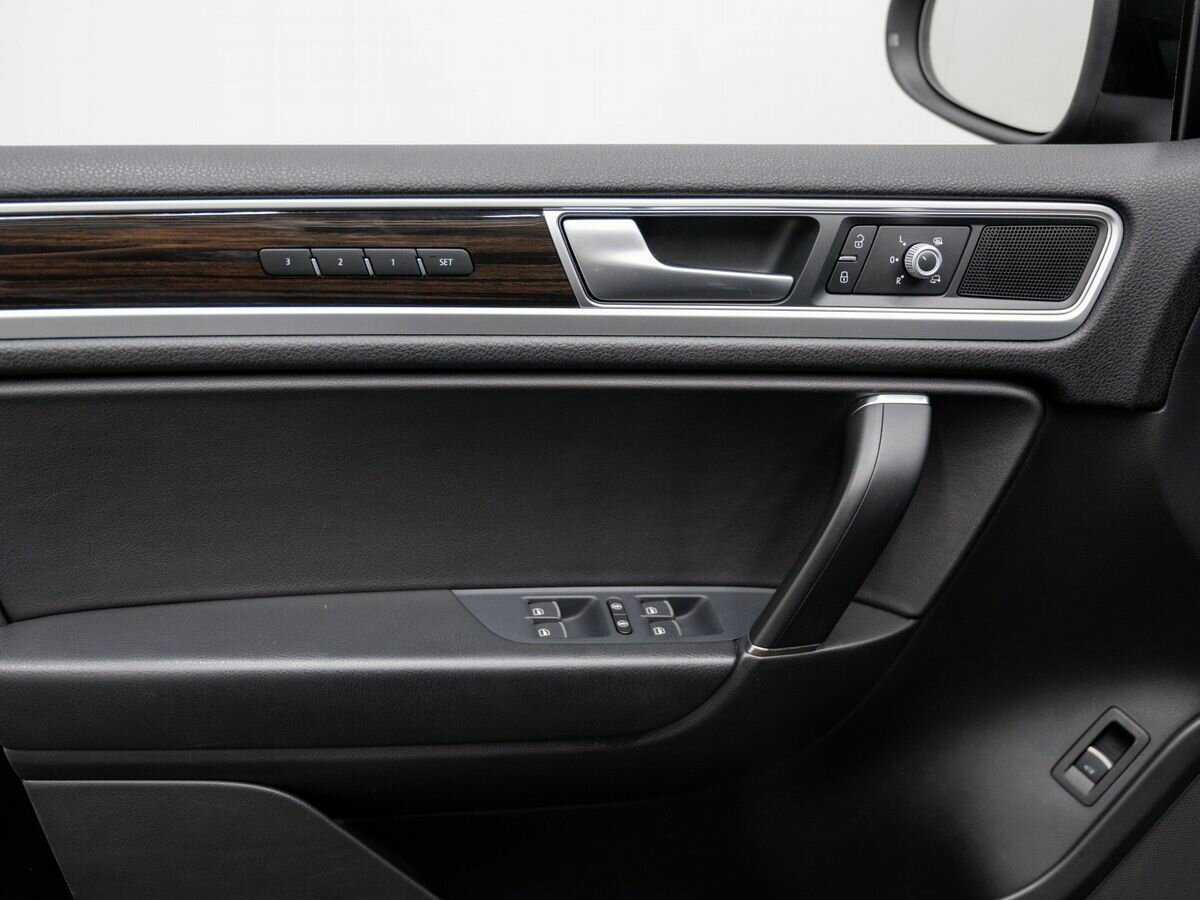 Volkswagen Touareg с пробегом — 2016 год. Фото: #14