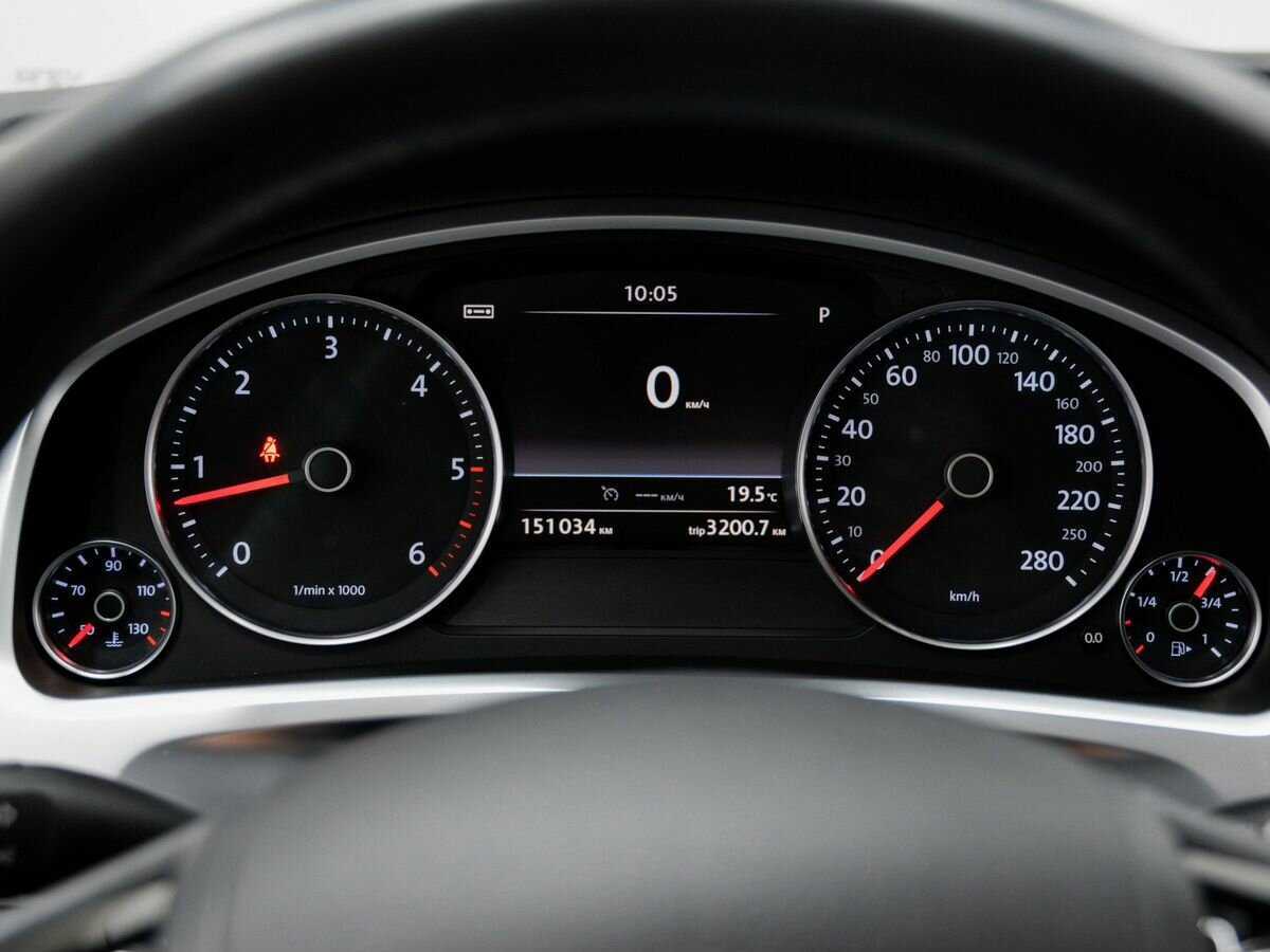 Volkswagen Touareg с пробегом — 2016 год. Фото: #21