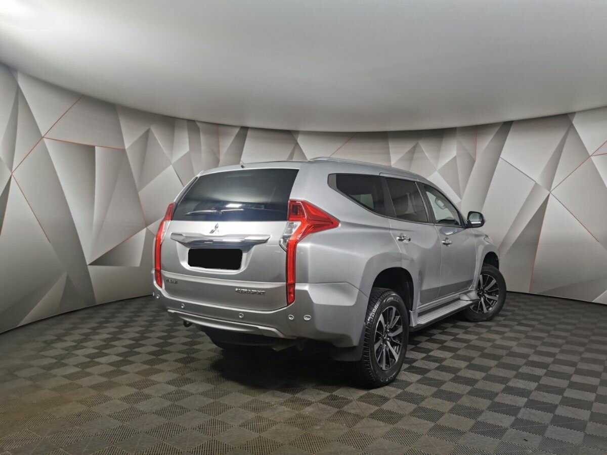 Mitsubishi Pajero Sport с пробегом — 2017 год. Фото: #1