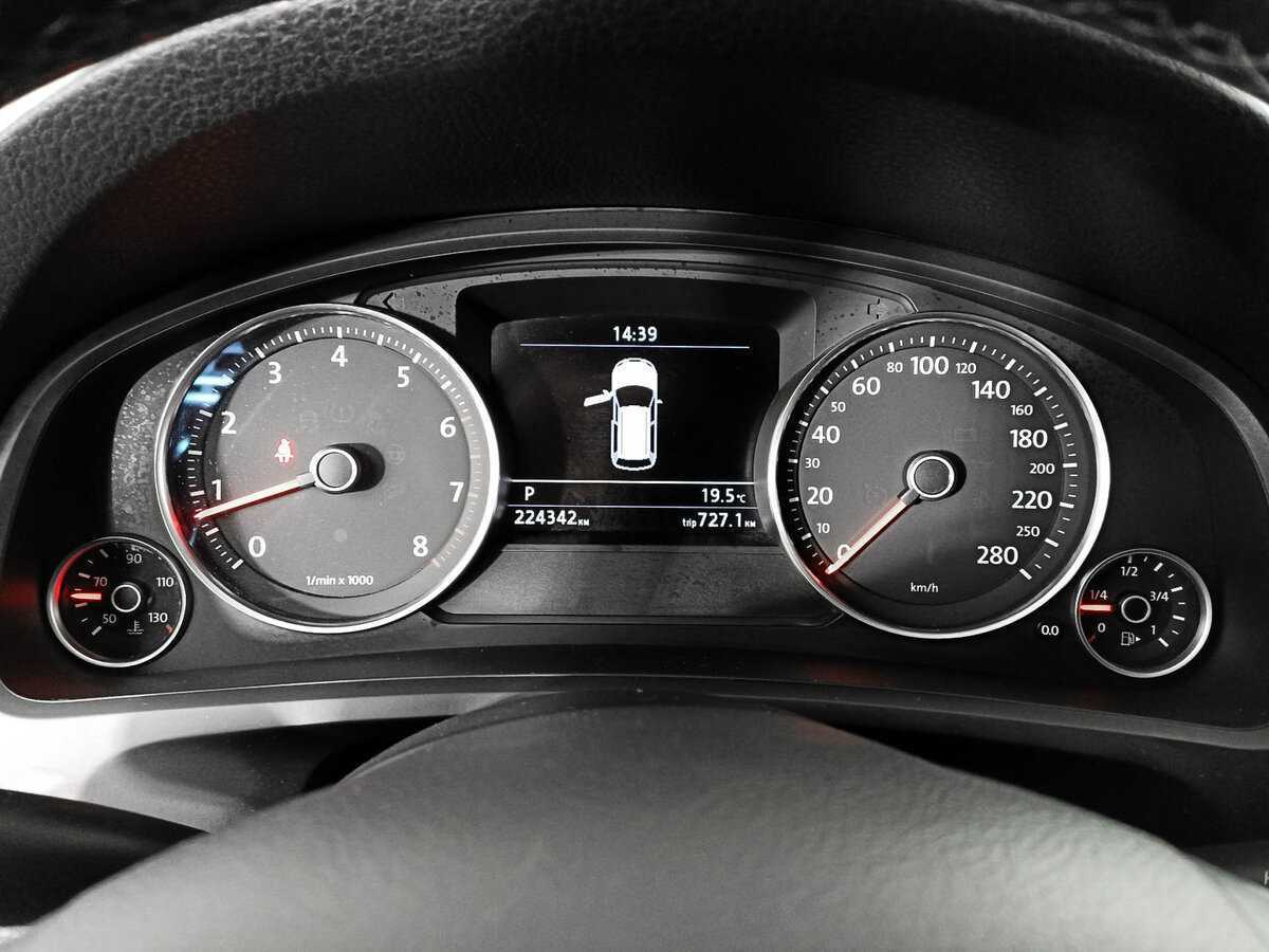 Volkswagen Touareg с пробегом — 2013 год. Фото: #7