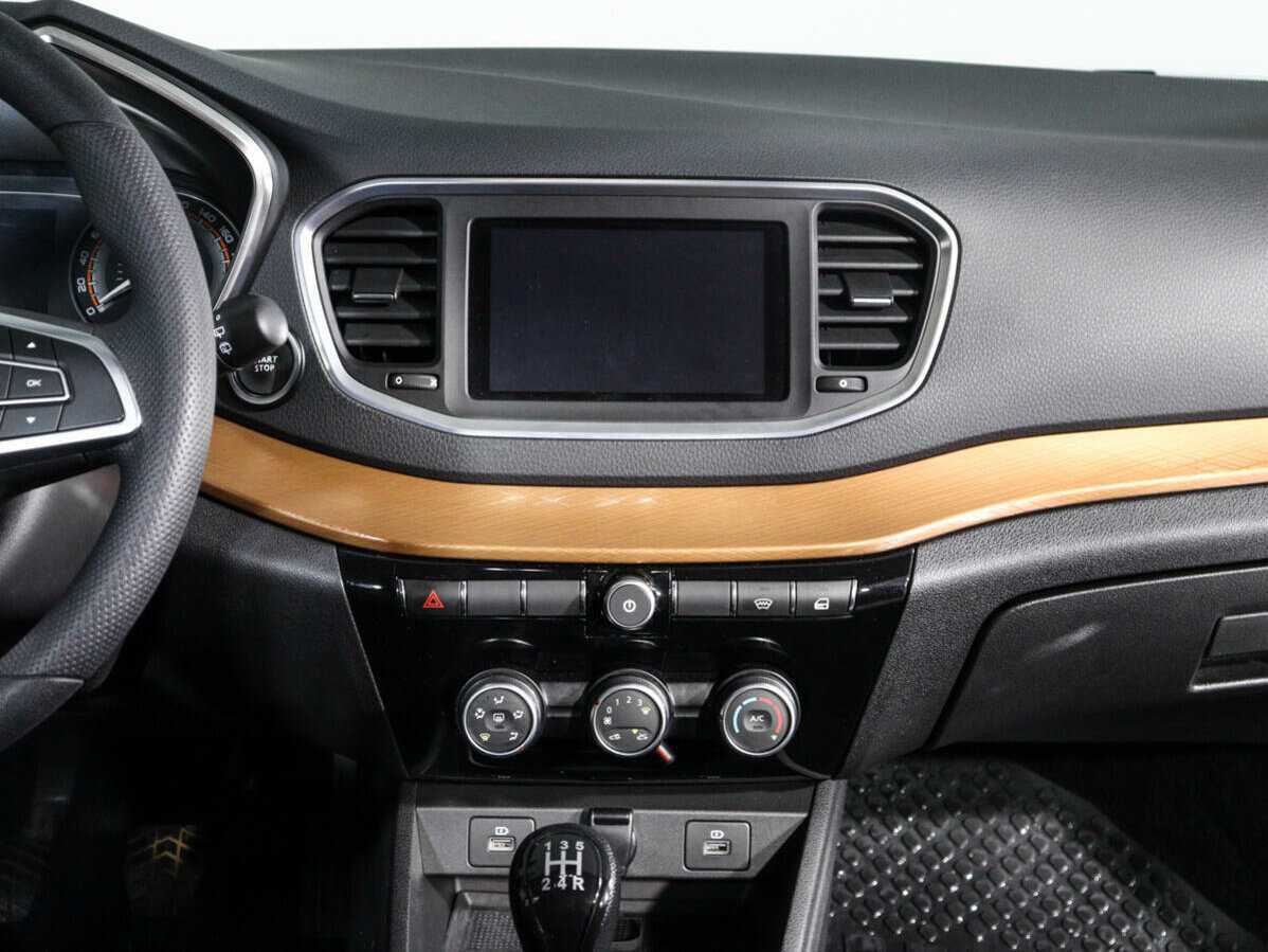 Lada (ВАЗ) Vesta с пробегом — 2023 год. Фото: #10