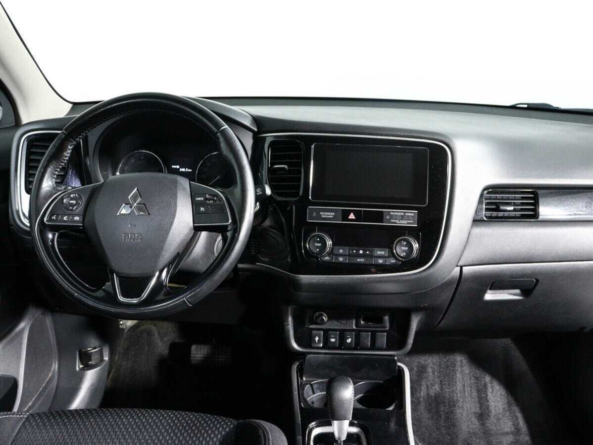 Mitsubishi Outlander с пробегом — 2018 год. Фото: #11