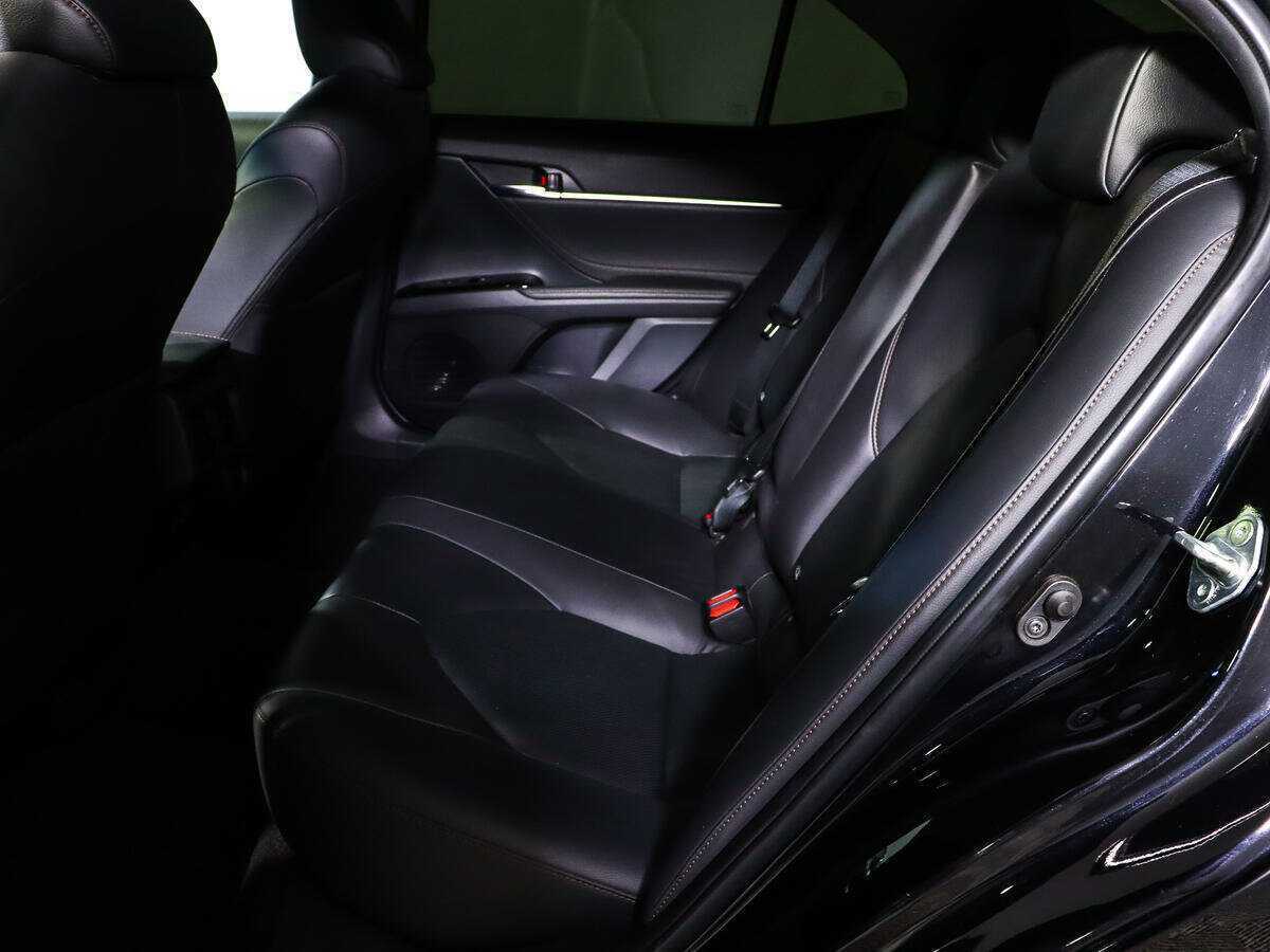 Toyota Camry с пробегом — 2018 год. Фото: #7