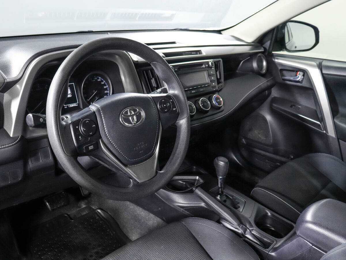 Toyota RAV4 с пробегом — 2016 год. Фото: #13