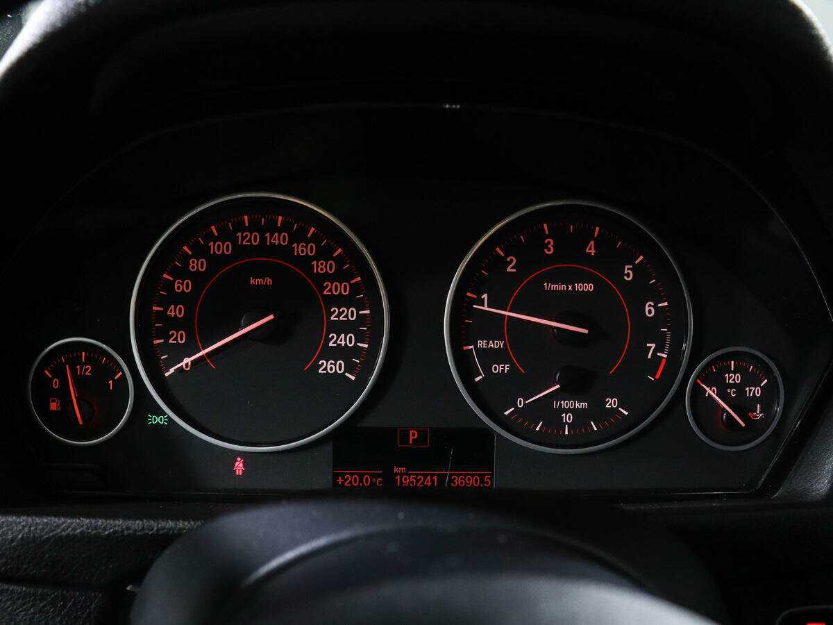 BMW 3 серии с пробегом — 2015 год. Фото: #10