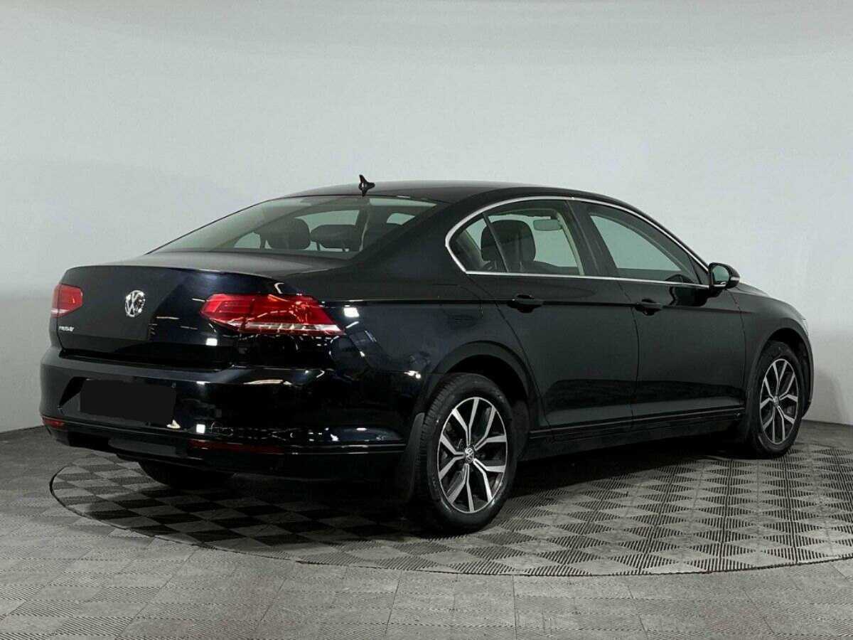 Volkswagen Passat с пробегом — 2018 год. Фото: #3