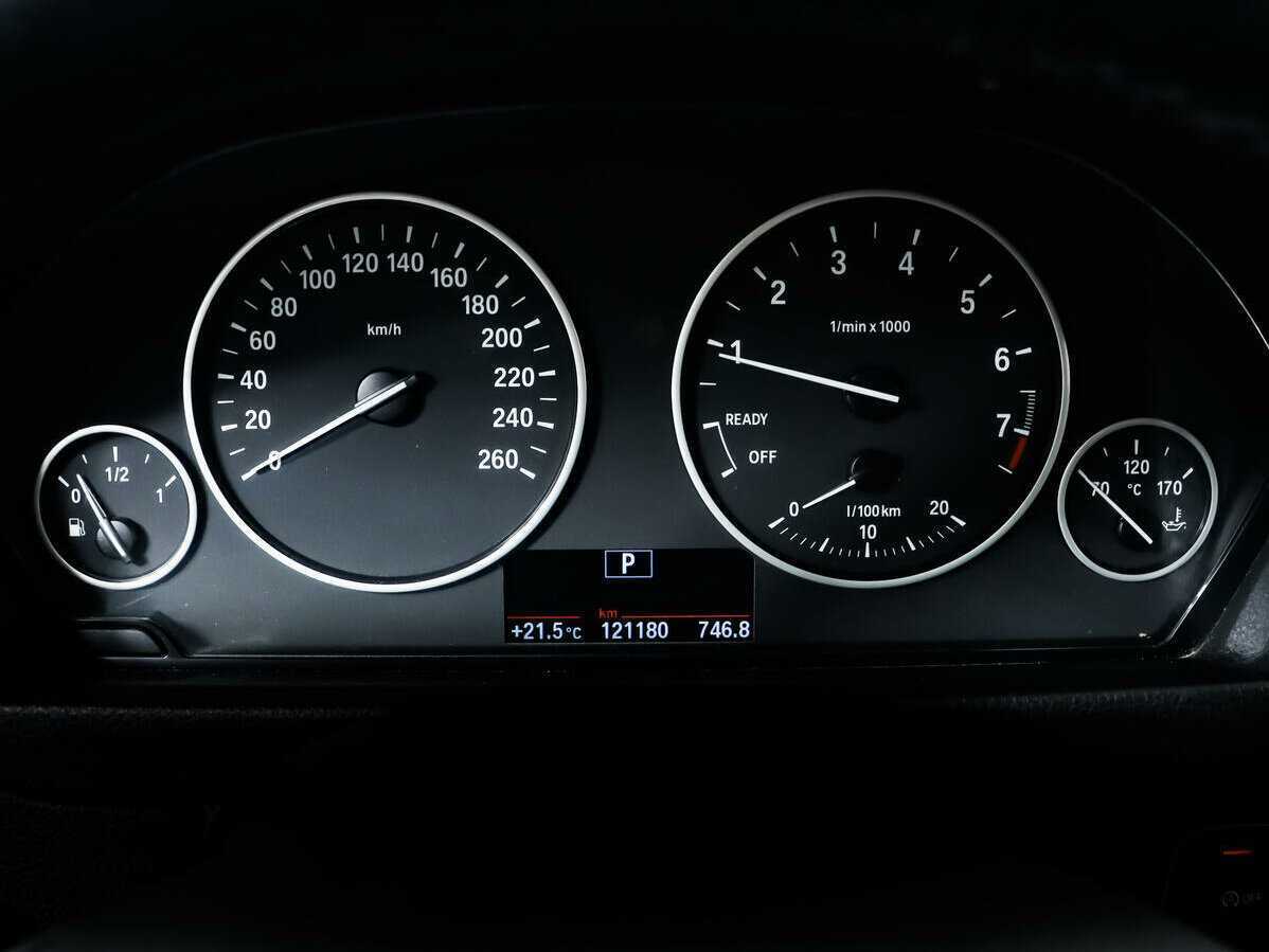 BMW 3 серии с пробегом — 2018 год. Фото: #8