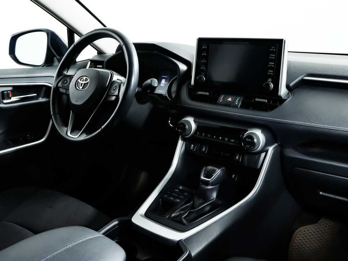 Toyota RAV4 с пробегом — 2020 год. Фото: #8