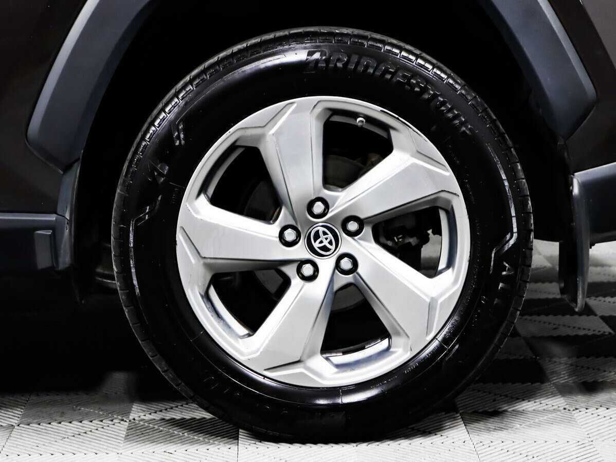 Toyota RAV4 с пробегом — 2020 год. Фото: #13