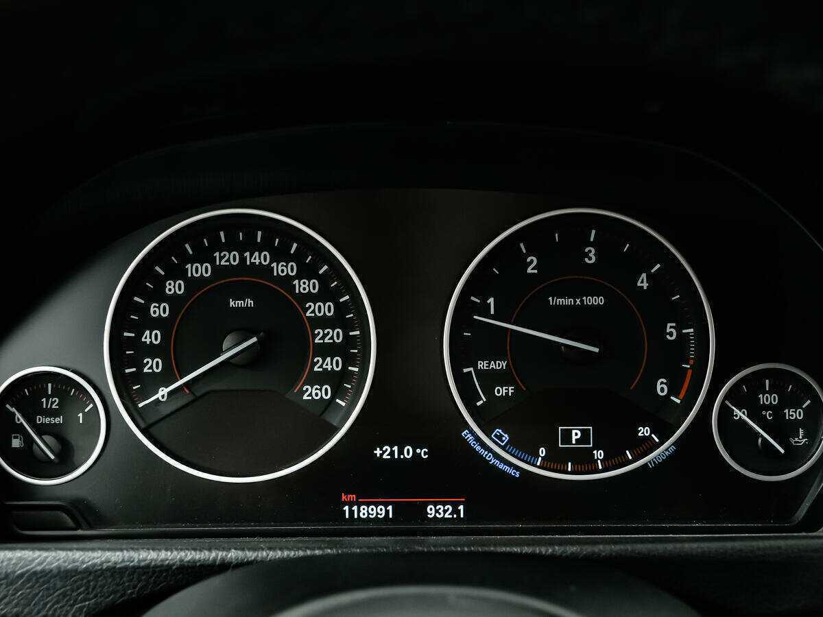 BMW 3 серии с пробегом — 2016 год. Фото: #9