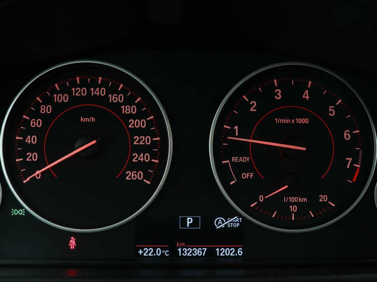 BMW 3 серии с пробегом — 2016 год. Фото: #12