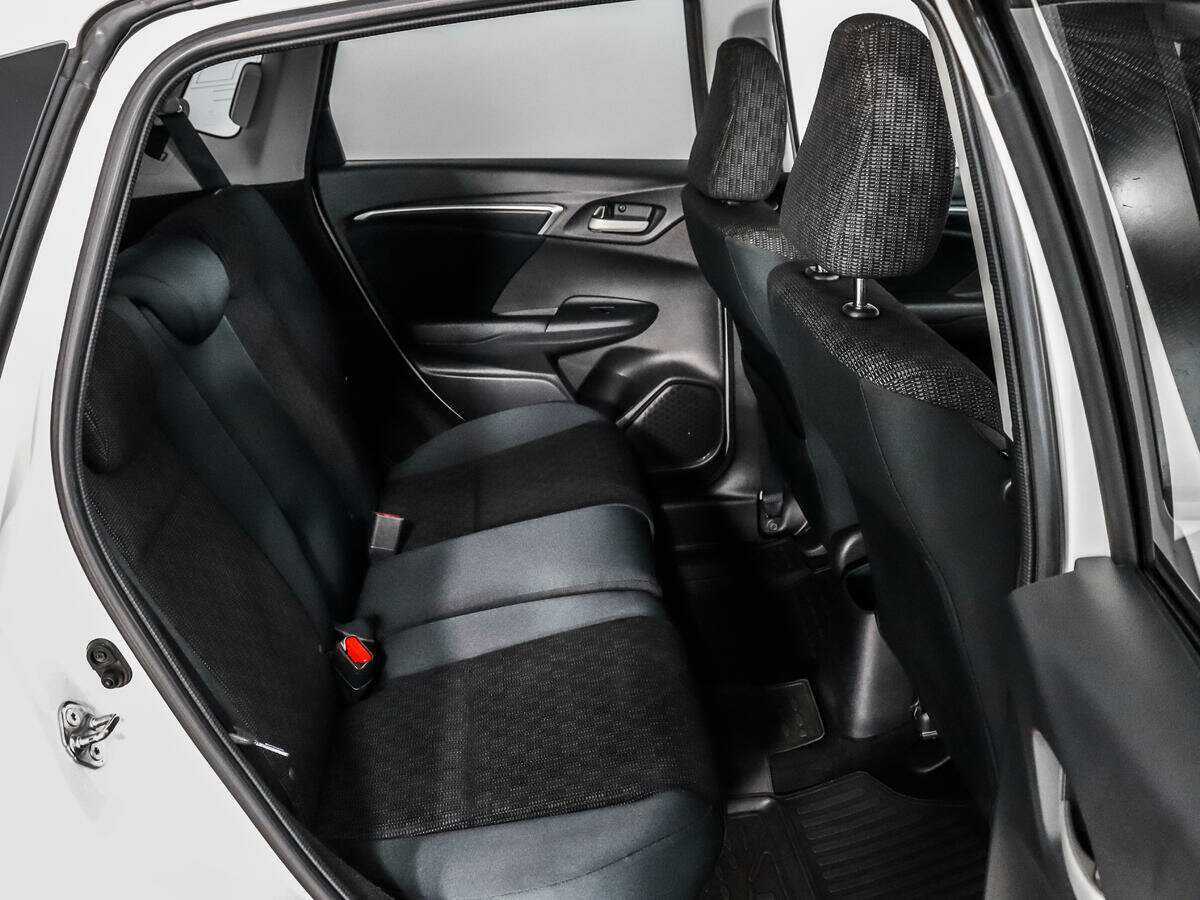 Honda Fit с пробегом — 2015 год. Фото: #9