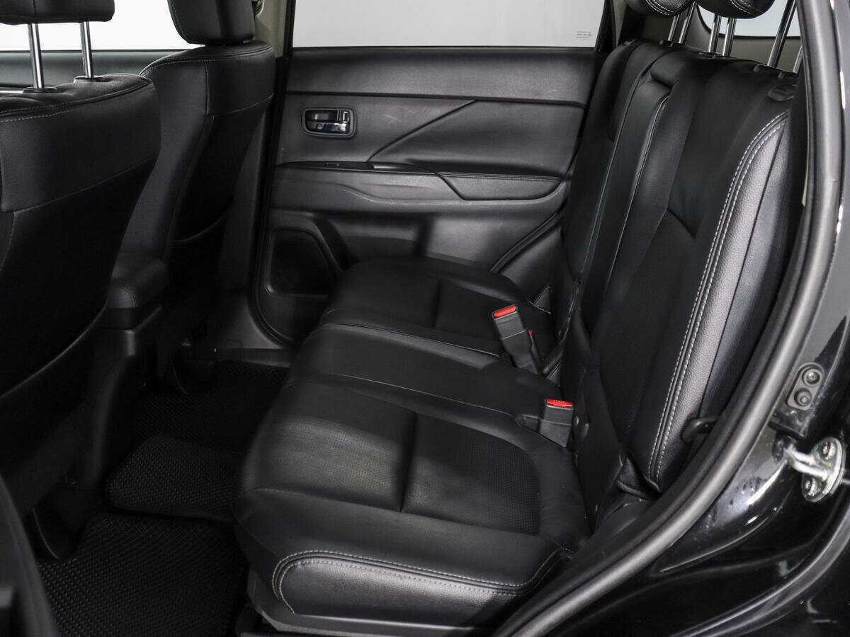 Mitsubishi Outlander с пробегом — 2017 год. Фото: #10