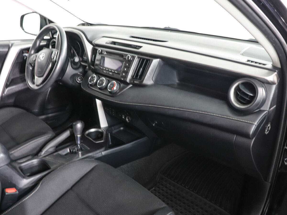 Toyota RAV4 с пробегом — 2017 год. Фото: #5