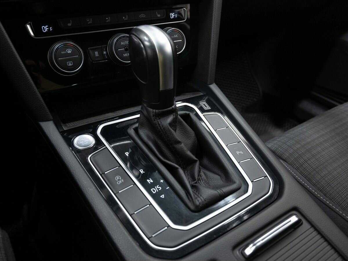 Volkswagen Passat с пробегом — 2020 год. Фото: #21