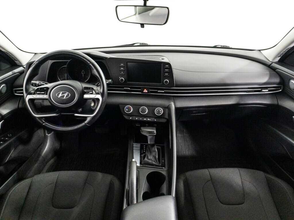 Hyundai Elantra с пробегом — 2021 год. Фото: #12