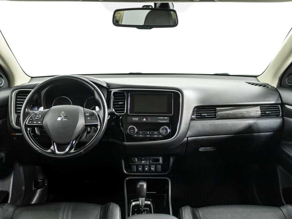Mitsubishi Outlander с пробегом — 2018 год. Фото: #12