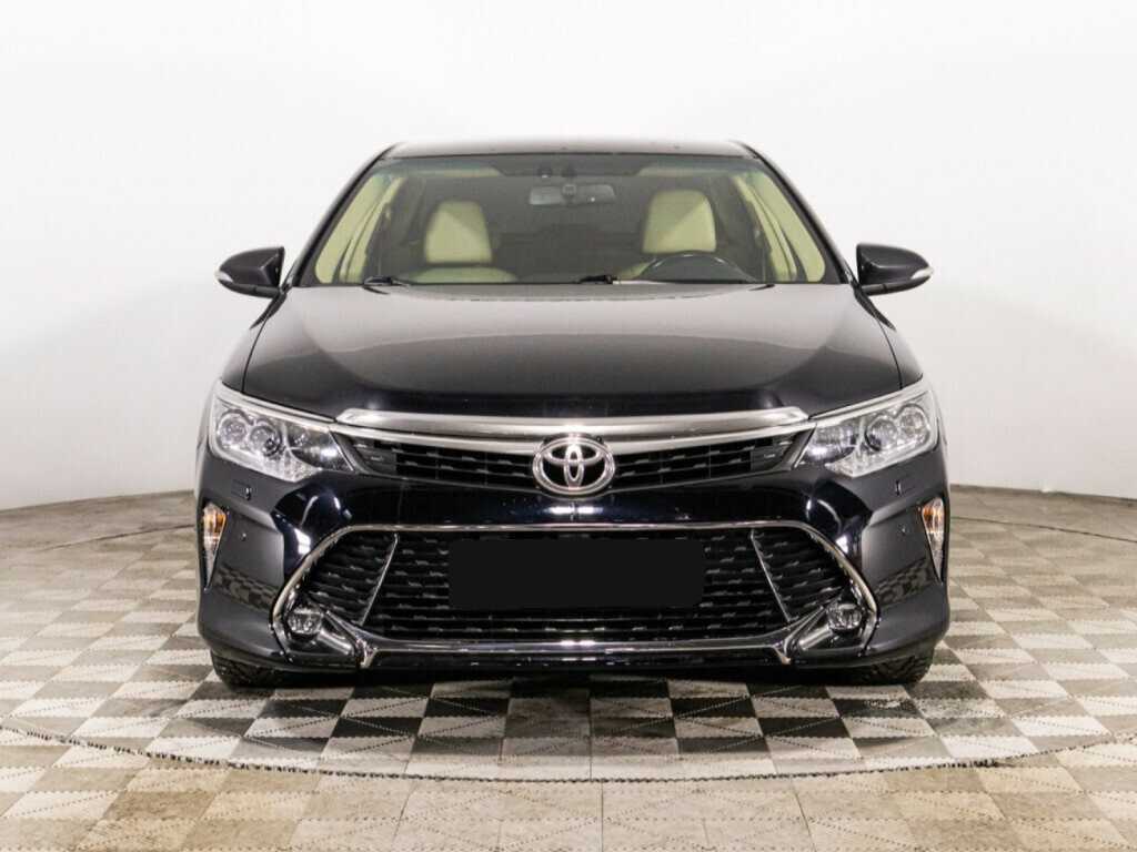 Toyota Camry с пробегом — 2017 год. Фото: #1