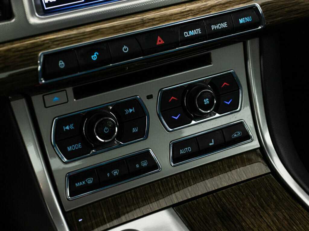 Jaguar XF с пробегом — 2012 год. Фото: #17