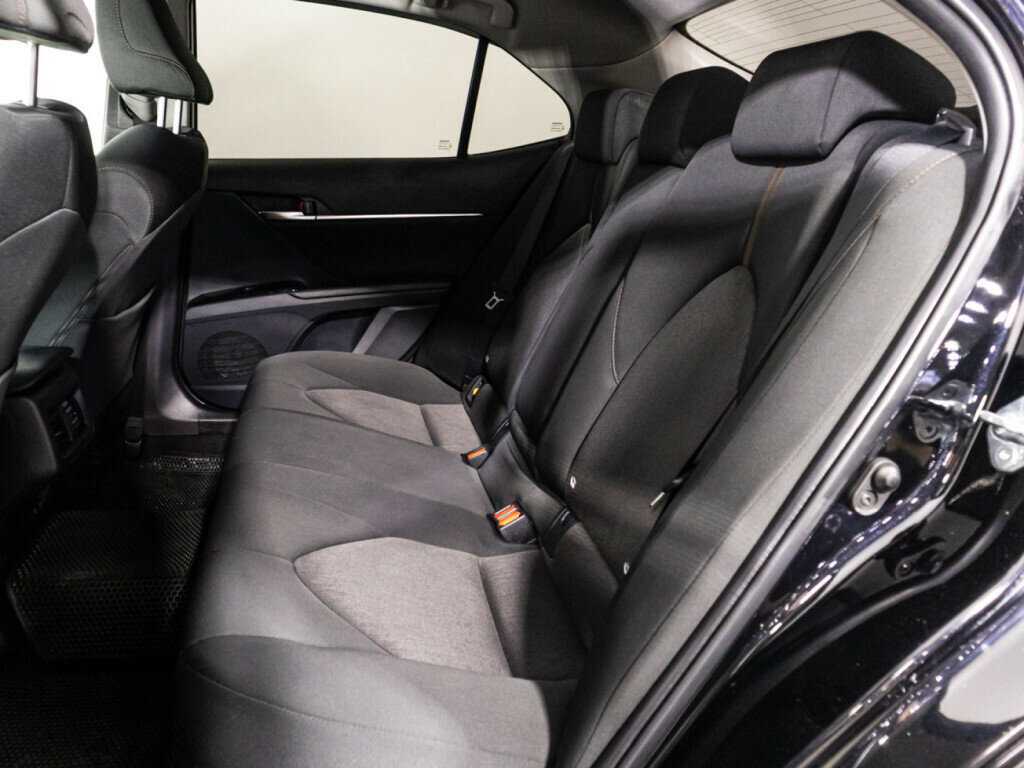 Toyota Camry с пробегом — 2021 год. Фото: #9