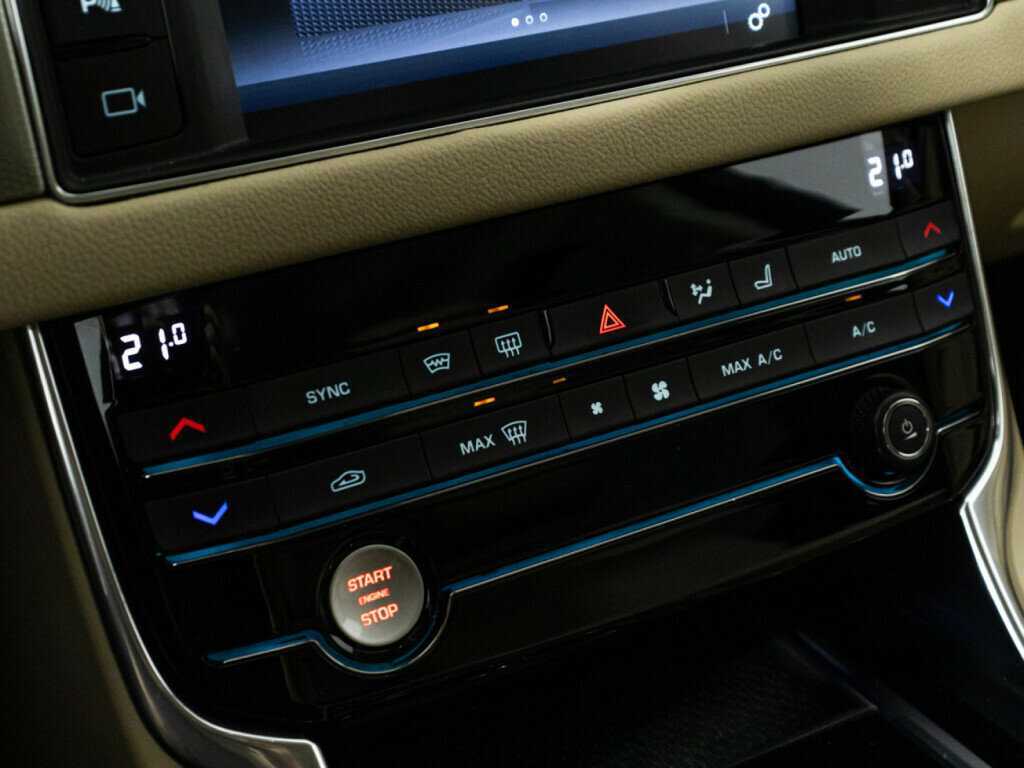 Jaguar XF с пробегом — 2017 год. Фото: #19