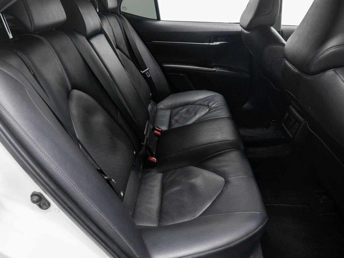 Toyota Camry с пробегом — 2022 год. Фото: #9