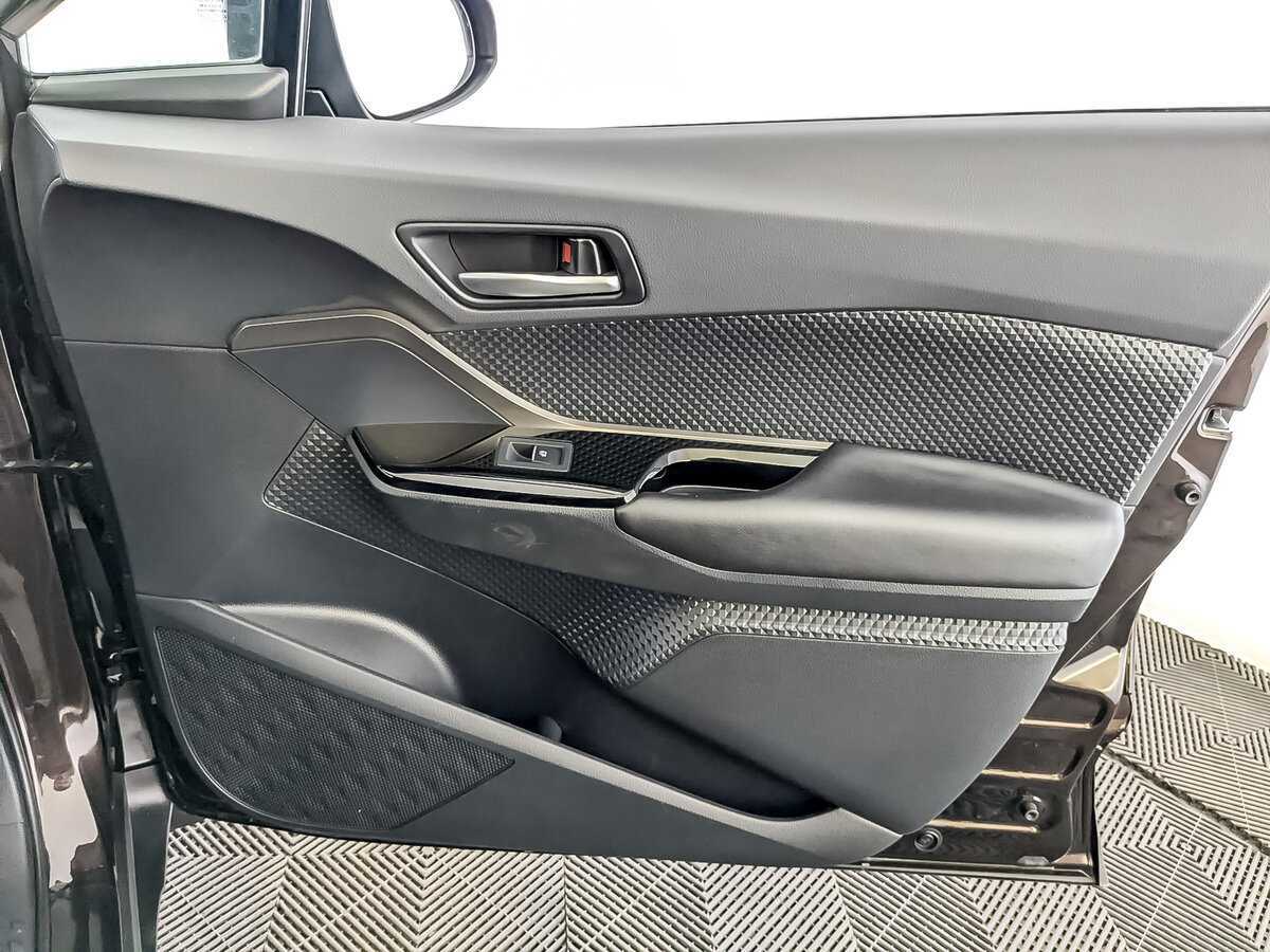 Toyota C-HR с пробегом — 2019 год. Фото: #22