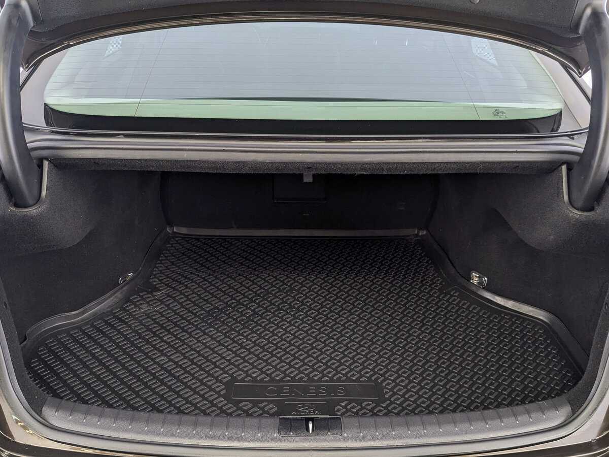 Hyundai Genesis с пробегом — 2015 год. Фото: #9