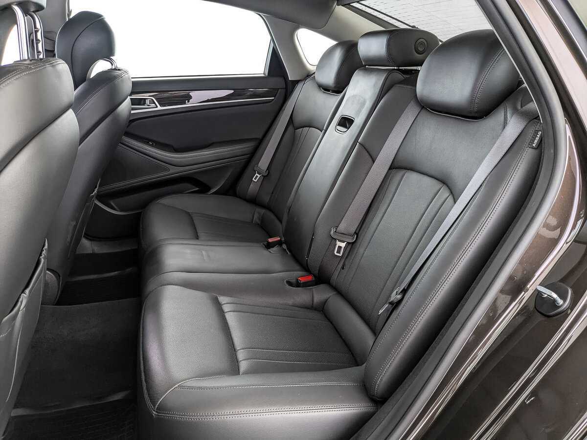 Hyundai Genesis с пробегом — 2015 год. Фото: #11