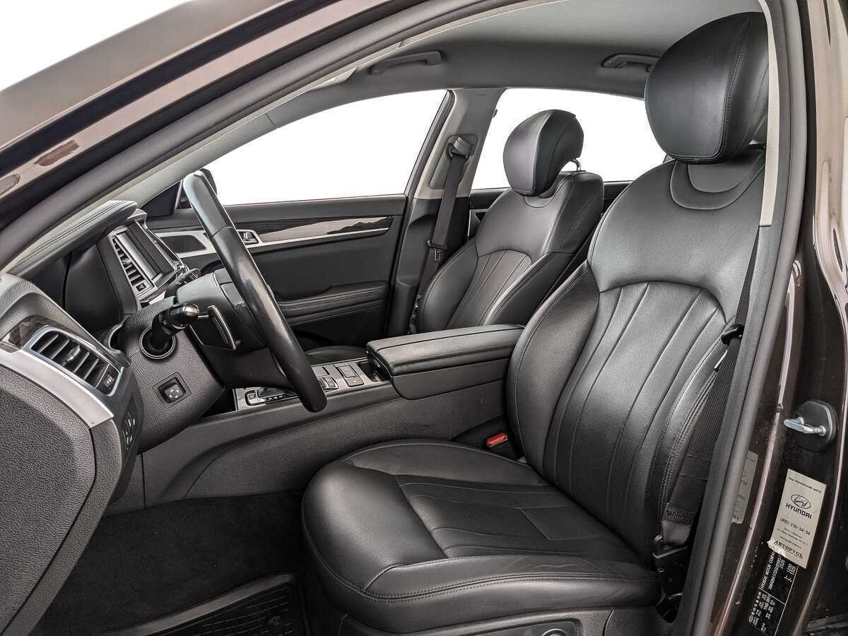 Hyundai Genesis с пробегом — 2015 год. Фото: #18