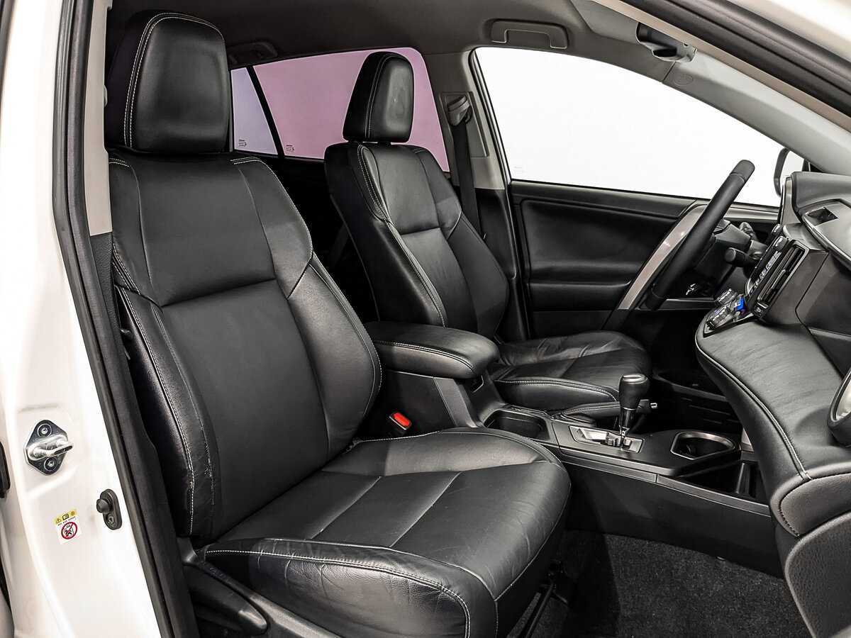 Toyota RAV4 с пробегом — 2017 год. Фото: #23