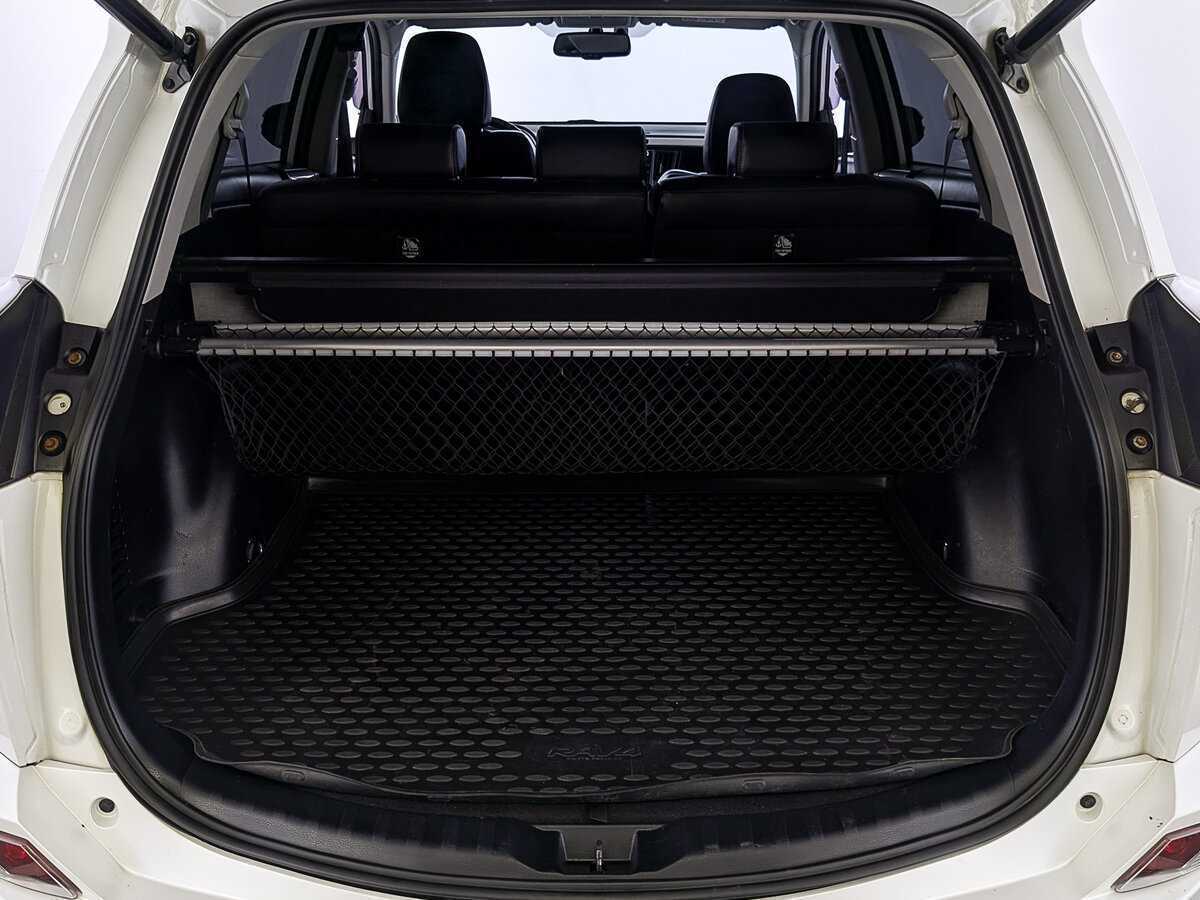 Toyota RAV4 с пробегом — 2018 год. Фото: #9