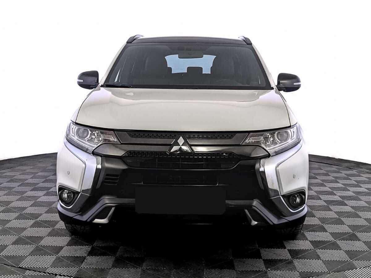 Mitsubishi Outlander с пробегом — 2022 год. Фото: #1