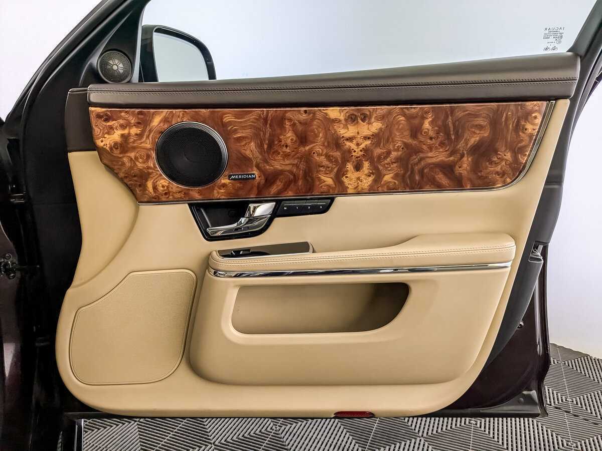 Jaguar XJ с пробегом — 2012 год. Фото: #23