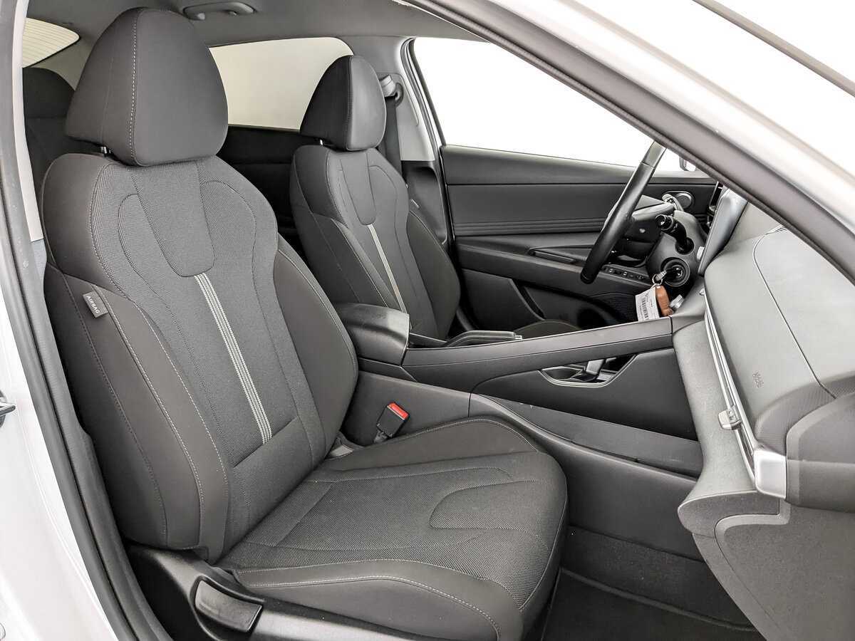 Hyundai Elantra с пробегом — 2021 год. Фото: #20