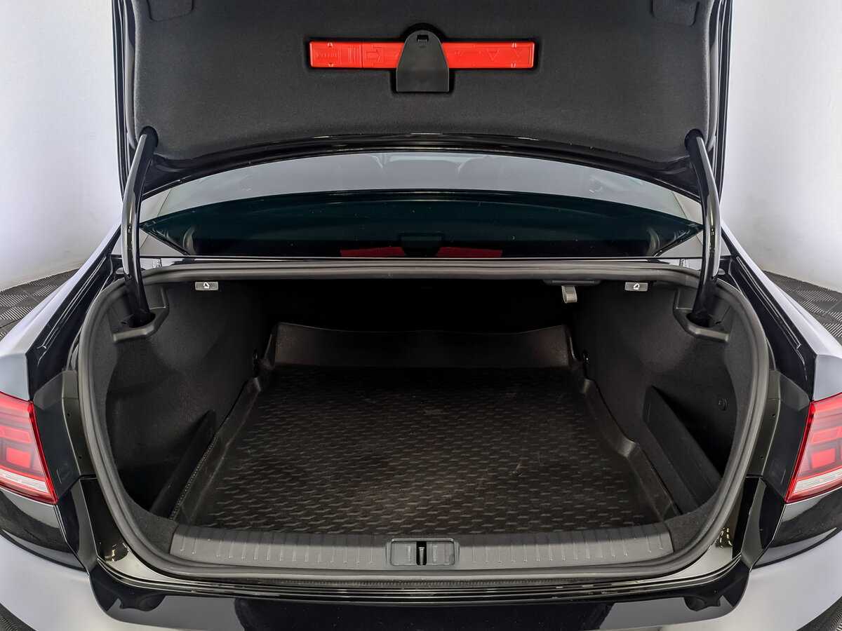 Volkswagen Passat с пробегом — 2021 год. Фото: #9