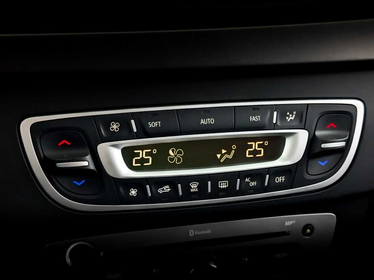 Renault Fluence с пробегом — 2013 год. Фото: #23