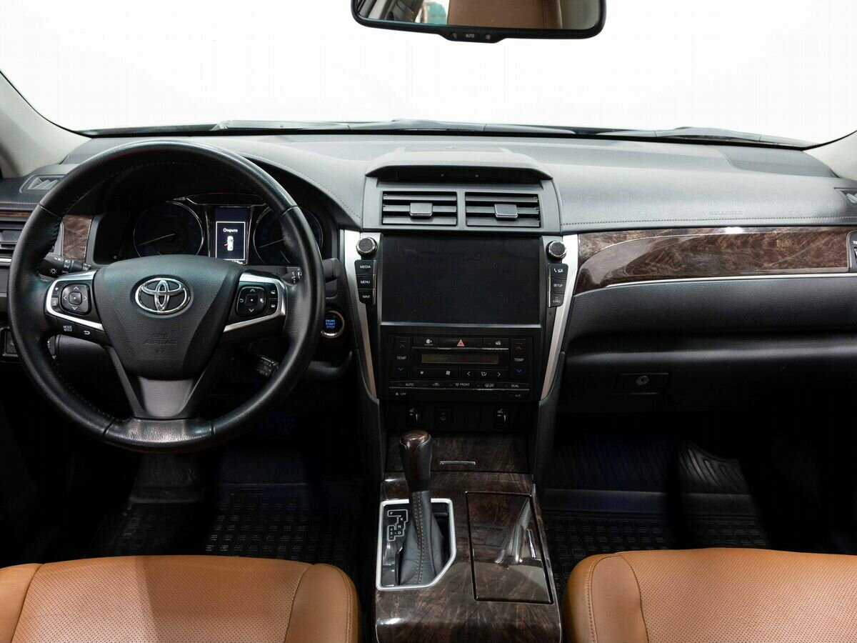 Toyota Camry с пробегом — 2017 год. Фото: #10