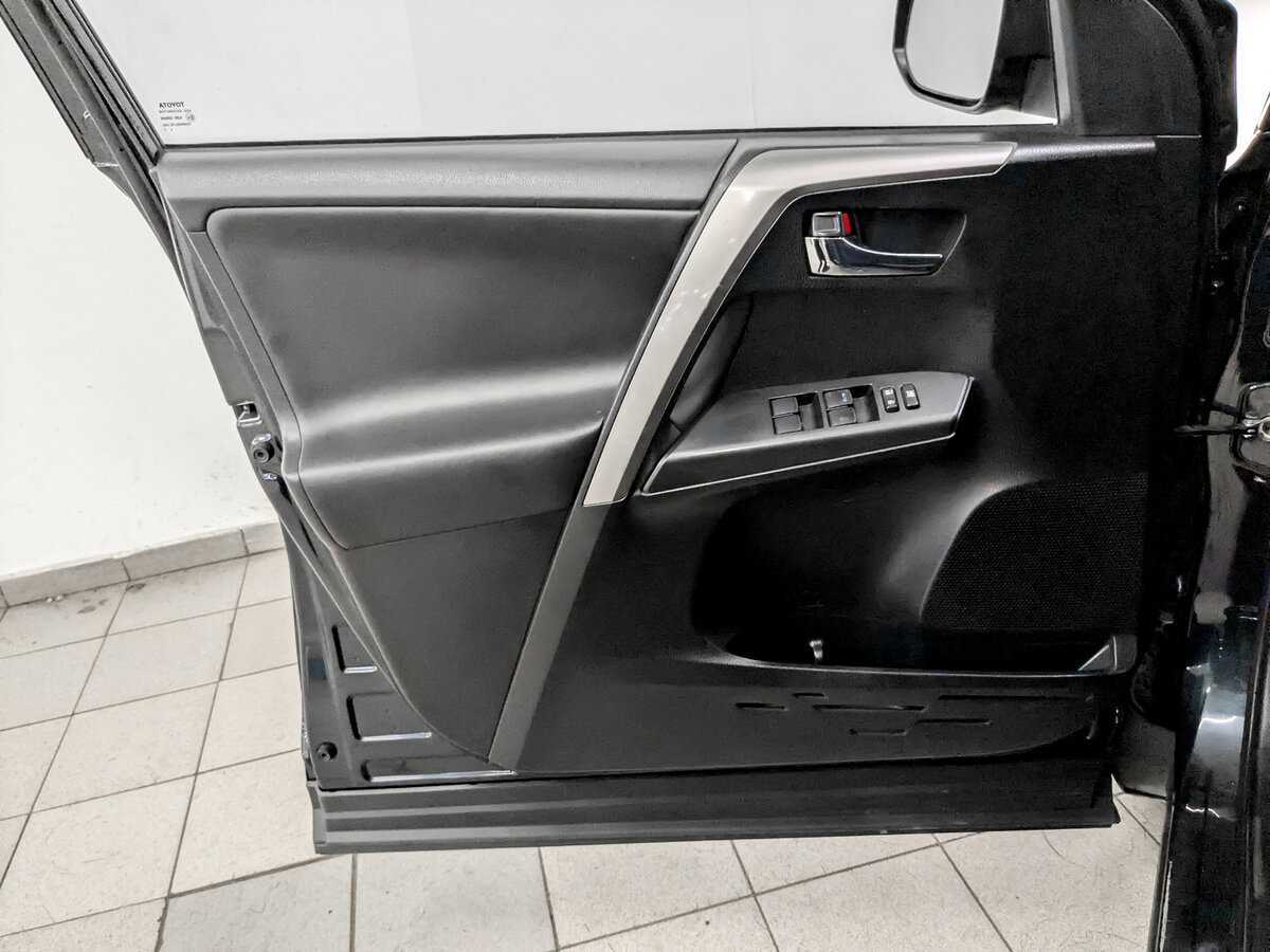 Toyota RAV4 с пробегом — 2017 год. Фото: #17