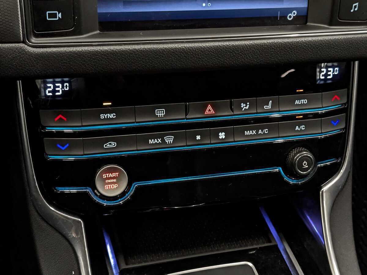 Jaguar XF с пробегом — 2017 год. Фото: #18