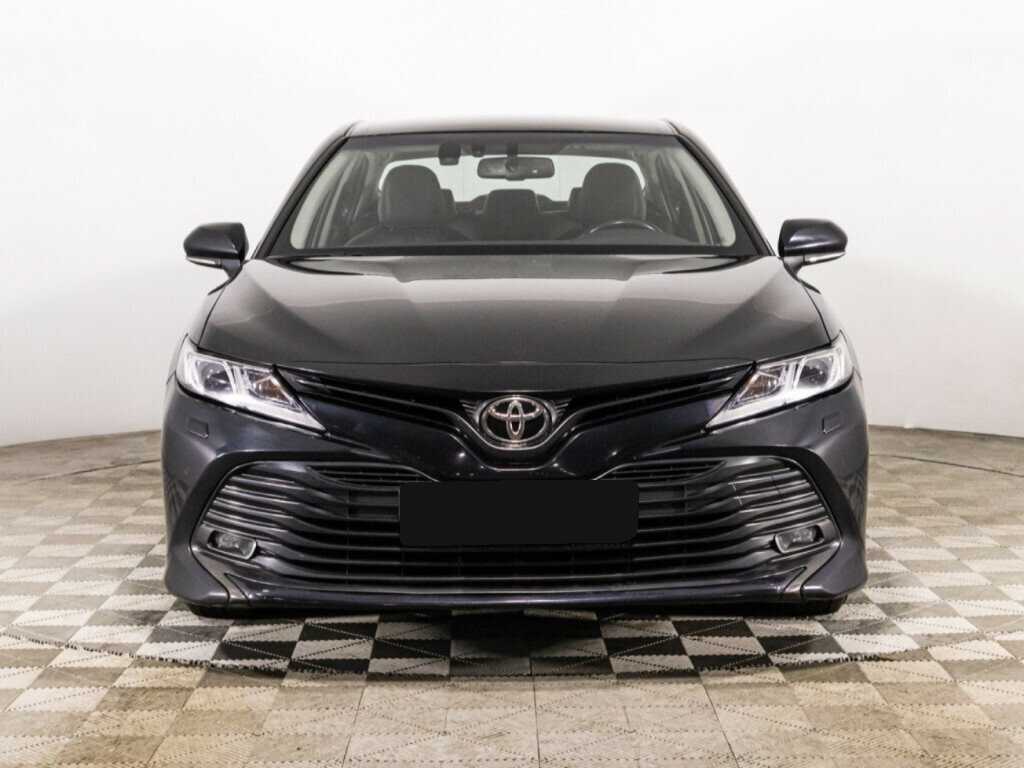 Toyota Camry с пробегом — 2018 год. Фото: #1