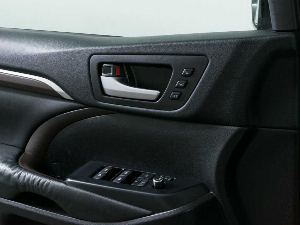 Toyota Highlander с пробегом — 2014 год. Фото: #16