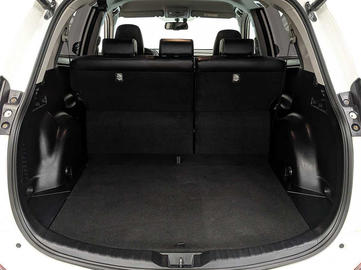 Toyota RAV4 с пробегом — 2017 год. Фото: #9