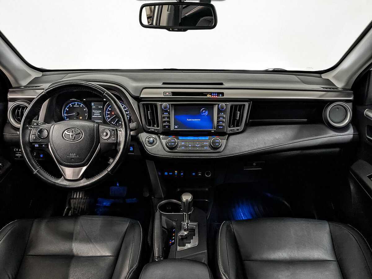 Toyota RAV4 с пробегом — 2017 год. Фото: #13