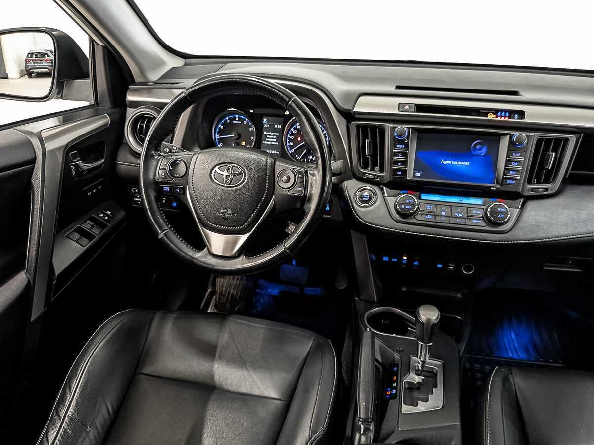 Toyota RAV4 с пробегом — 2017 год. Фото: #23