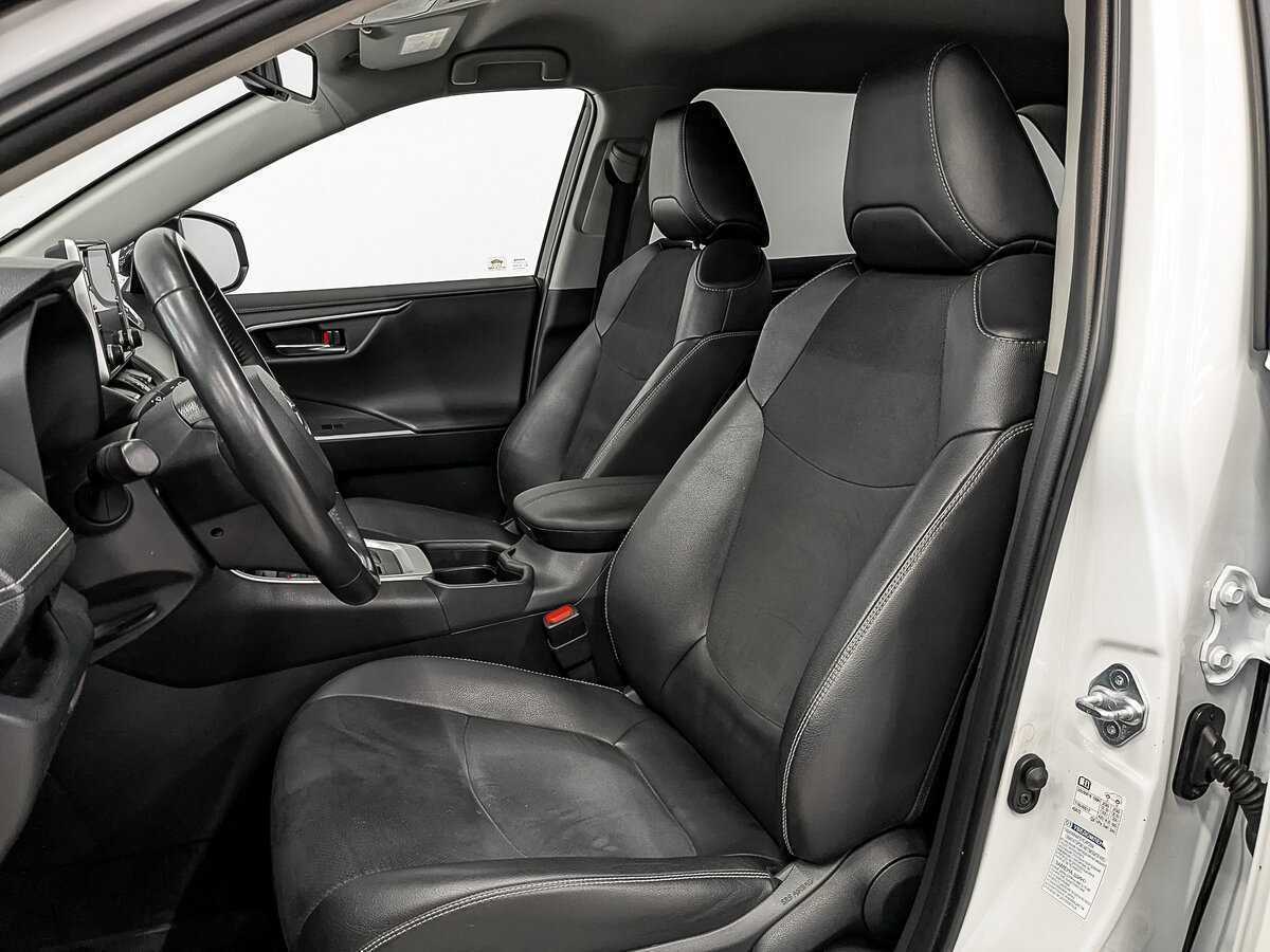 Toyota RAV4 с пробегом — 2021 год. Фото: #17