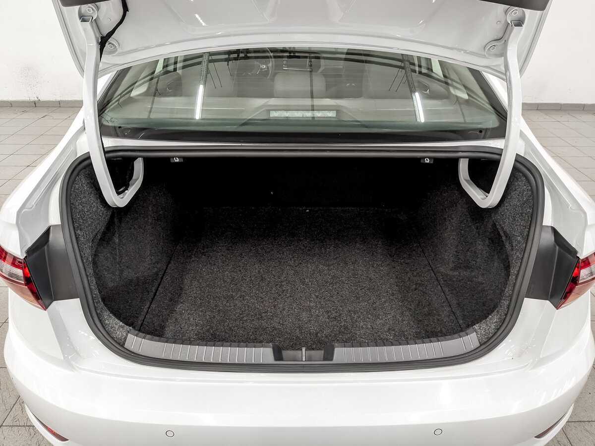 Volkswagen Jetta с пробегом — 2020 год. Фото: #9