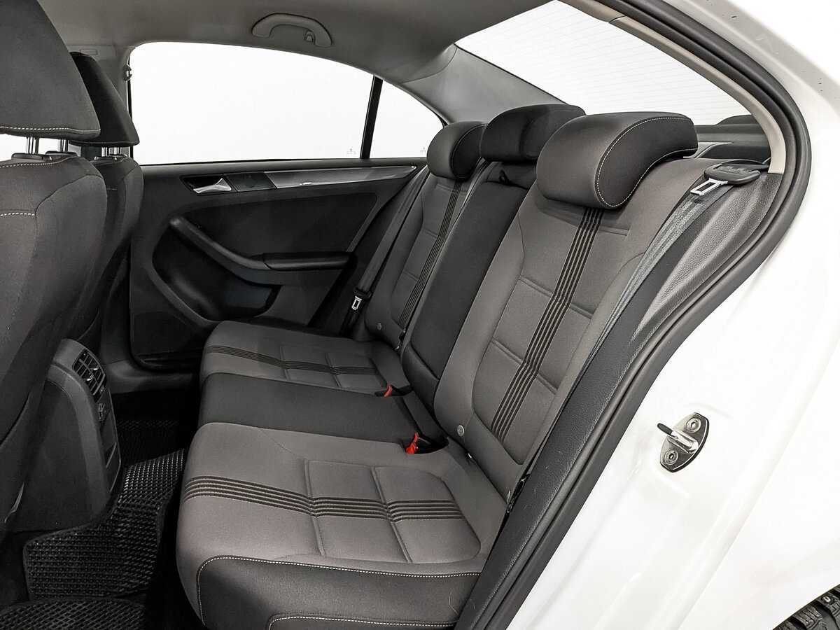 Volkswagen Jetta с пробегом — 2016 год. Фото: #17