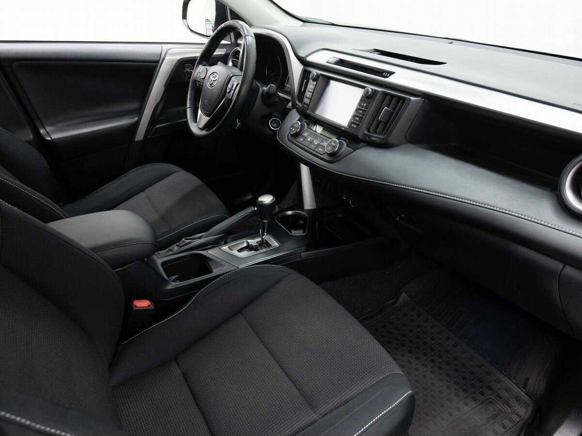 Toyota RAV4 с пробегом — 2017 год. Фото: #11