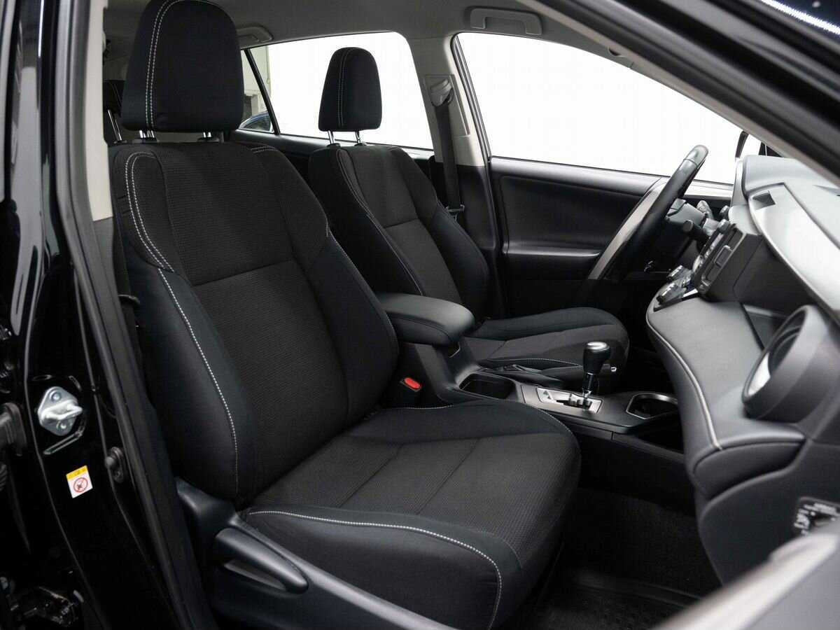 Toyota RAV4 с пробегом — 2017 год. Фото: #12
